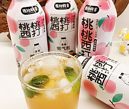 #玩心出道丨夏日DIY玩心潮饮挑战赛#桃桃西打柠檬茶的做法