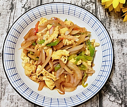 #少盐饮食 轻松生活#洋葱尖椒丝炒鸡蛋的做法