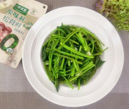 #厨房鲜香秘诀，太太乐松茸鲜，一餐一筷见鲜香#低脂蒜炒地瓜叶的做法
