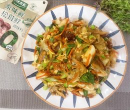 #厨房鲜香秘诀，太太乐松茸鲜，一餐一筷见鲜香#什锦炒年糕的做法