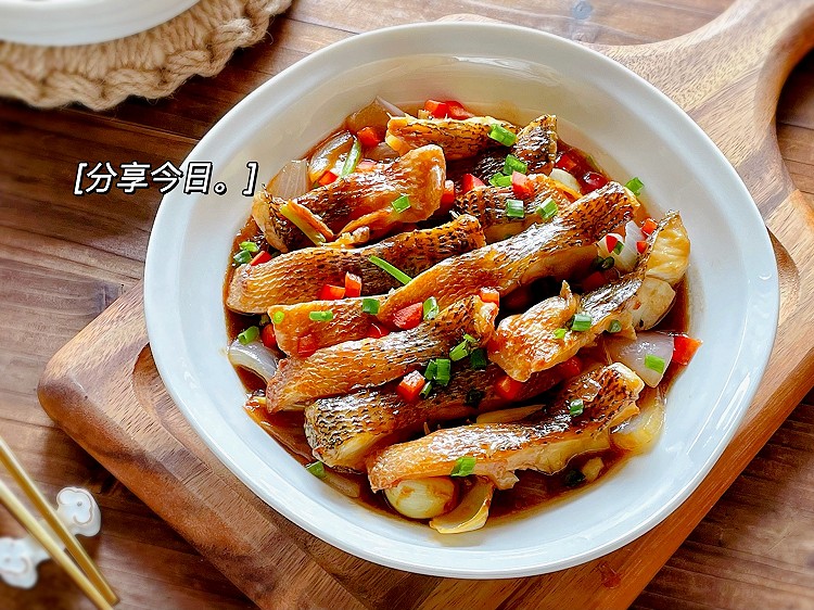 快手焖炖鲈鱼的做法