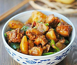 小鸡闷土豆——家常红烧鸡块的做法