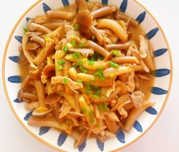 鹿茸菇炒肉的做法