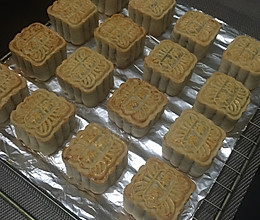 一年一度月饼季---红莲蓉月饼（附莲蓉馅做法）#青春食堂#的做法