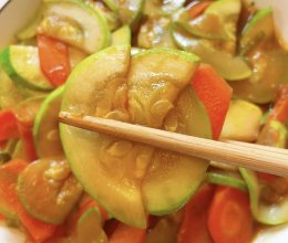 #给年味整点鲜的#素炒西葫芦，餐桌必备！的做法