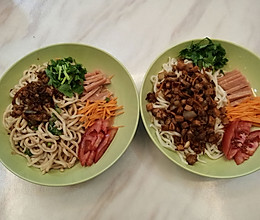 鸡肉猪肉卤子面的做法