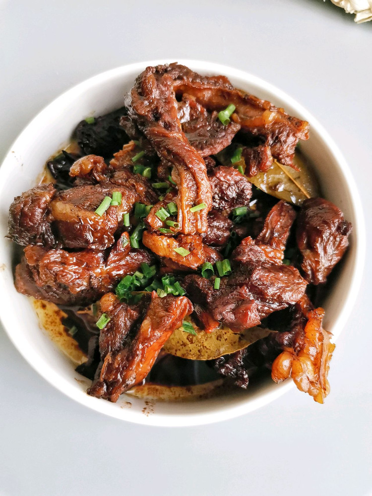 就爱肉肉～红烧牛肋条的做法