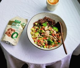 轻脂鲜蔬鸡胸杂粮碗的做法