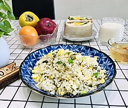 杭州特有的味道，就爱这口家乡味：萝卜菜鸡蛋炒饭的做法