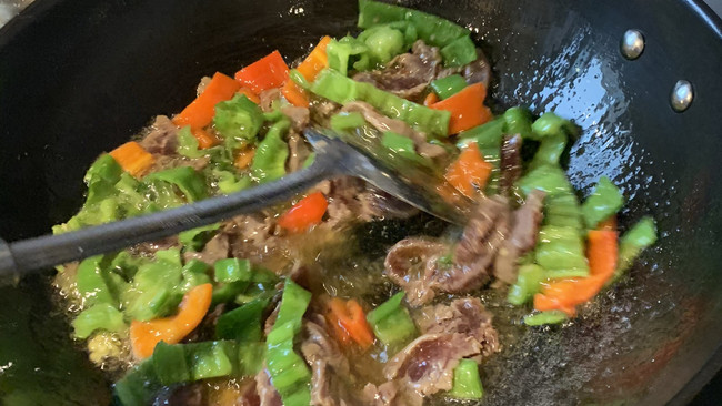 辣椒那个牛肉-闹闹家常菜的做法