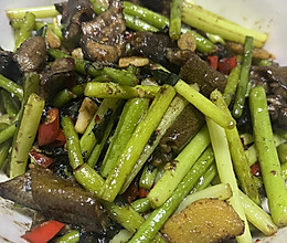 蒜苔炒鳝鱼的做法