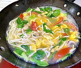青菜番茄鸡蛋面这么煮营养丰富又美味！的做法