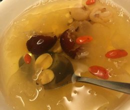 银耳红枣莲子枸杞汤的做法