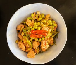 青椒毛豆烧鸡翅的做法