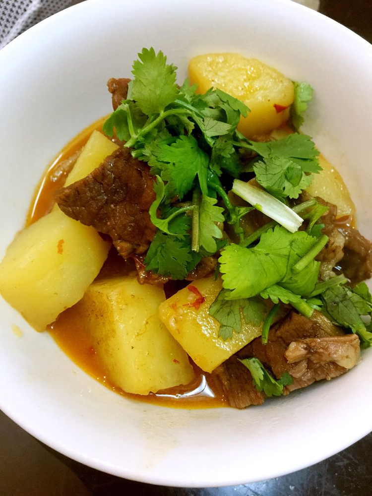 土豆焖牛肉的做法