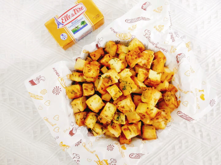 黄油蒜香面包丁追剧小零食的做法