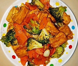 油炸豆腐炒西兰花胡萝卜的做法