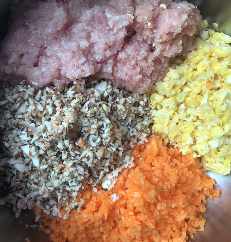 胡萝卜玉米香菇饺子的做法