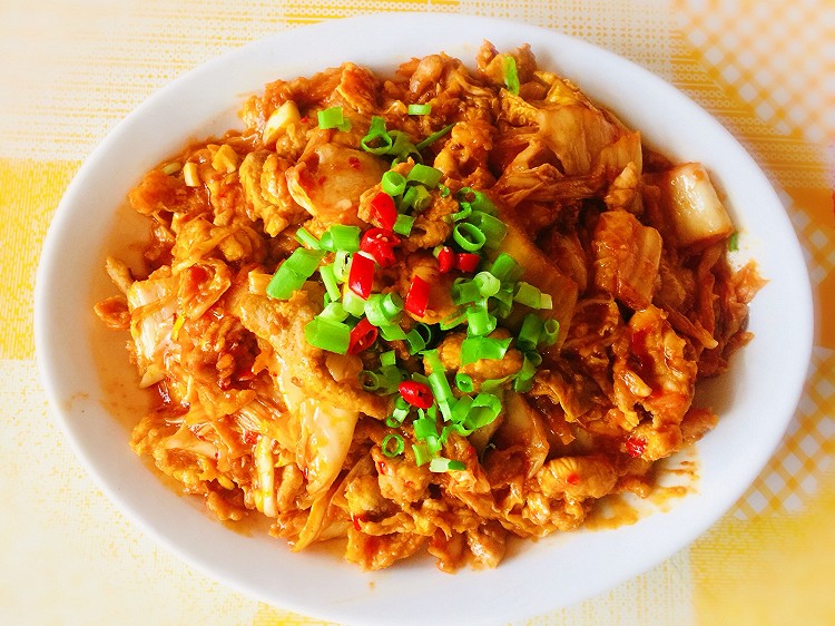 下饭菜「辣白菜炒肉」的做法