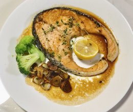 #刘畊宏女孩减脂饮食#百里香蒜油三文鱼扒的做法