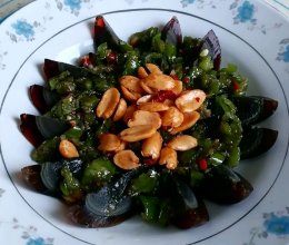 烧椒松花蛋的做法