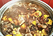五花肉玉米顿排骨火锅（小布版）的做法