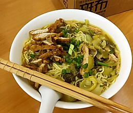 醋肉酸菜面的做法