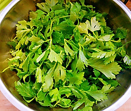 蒸西芹叶#百变鲜锋料理#的做法