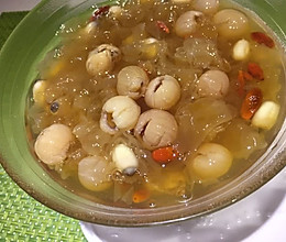 小火慢炖桂圆银耳莲子羹的做法