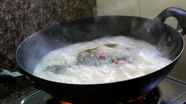 鲫鱼豆腐汤的做法