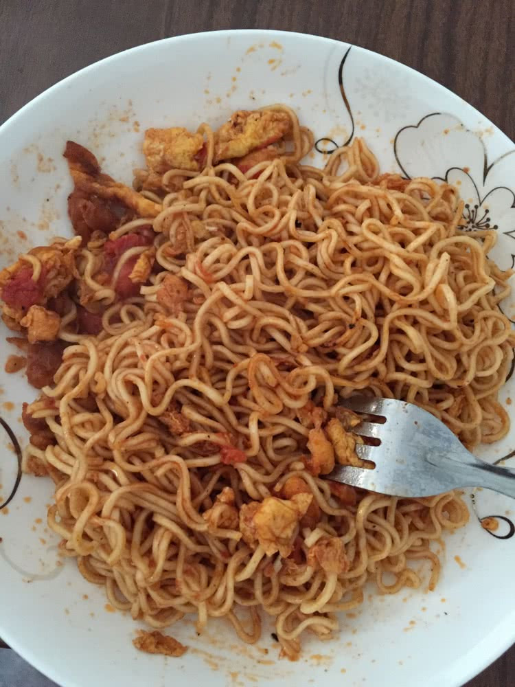 西红柿鸡蛋炒面的做法