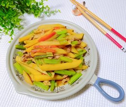 #花式炖煮不停歇#芹菜土豆炖五花肉的做法