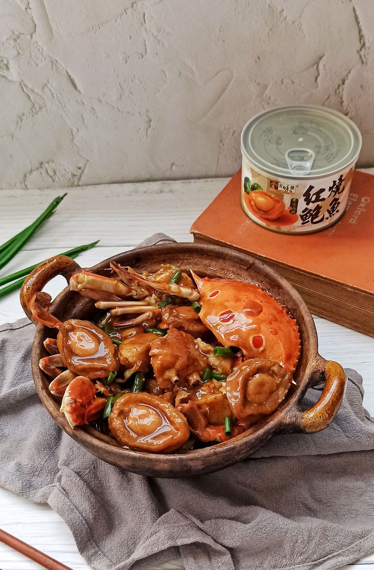 红烧鲍鱼鸡煲蟹的做法