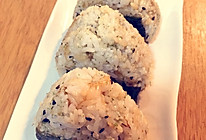 柴鱼片饭团的做法