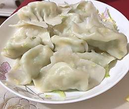 #餐桌上的春日限定#传统食物西葫芦鸡蛋饺子，思乡情怀上心间的做法