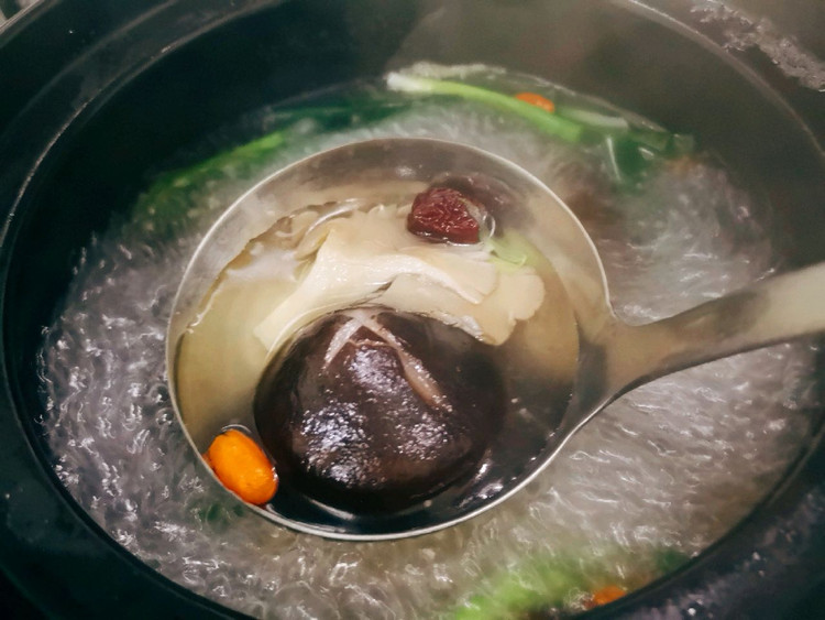 简易火锅汤底之菌汤锅底的做法