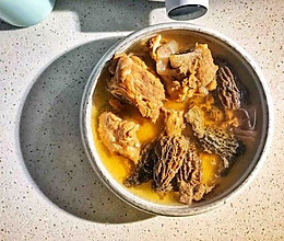 羊肚菌炖排骨的做法