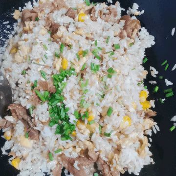 小学生的早餐系列—肥牛炒饭的做法