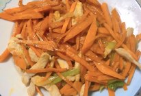 胡萝卜炒鸡胸肉的做法