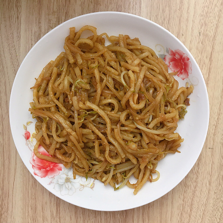 豆芽炒饼丝的做法