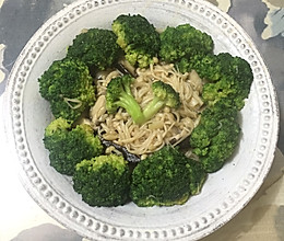 西兰花炒金针菇的做法