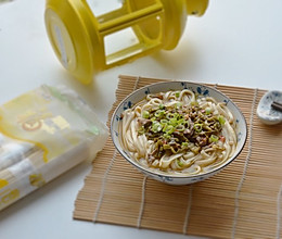 老坛酸菜肉丝面的做法