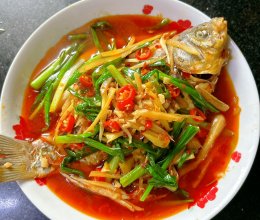 #一蔬一饭皆告白#葱葱鲫鱼的做法