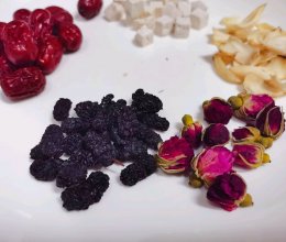 桑椹，百合，红枣，玫瑰花，茯苓去湿茶的做法