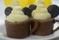 萌萌哒——米奇慕斯杯子蛋糕的做法