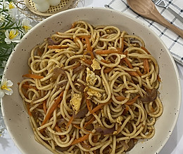 #感恩节烹饪挑战赛#洋葱胡萝卜鸡蛋炒面的做法