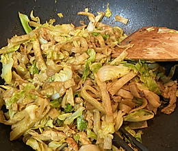 闷香圆白菜炒饼的做法