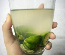 蜜制青柠的做法