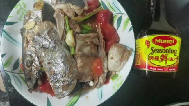#滴滴鲜香 味道美极#番茄焖煮马鲛鱼的做法