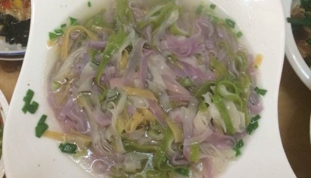 五彩缤纷手擀面的做法